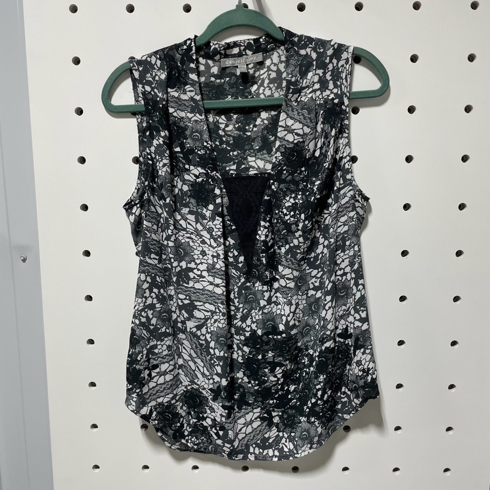 Daniel Rainn Black Gray White Sleeveless Blouse Top Shirt Size S